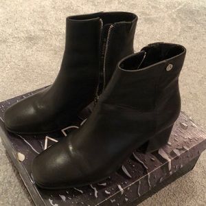 Artica waterproof Heaven boots in black leather, womens size 8.5M